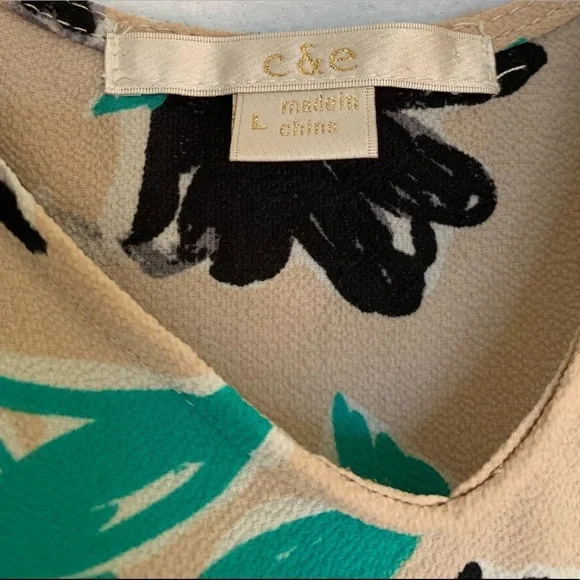 ✨c&e Cold Shoulder Floral Blouse - Picture 4 of 5